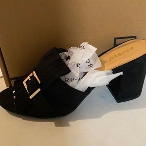 Bamboo Black Buckle Heeled Shoe NEW OUT OF BOX SZ9